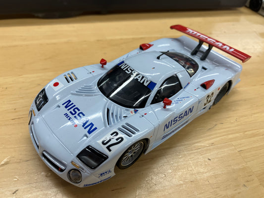 slot it Nissan R390 GT1 #32【USED】 (SP077)