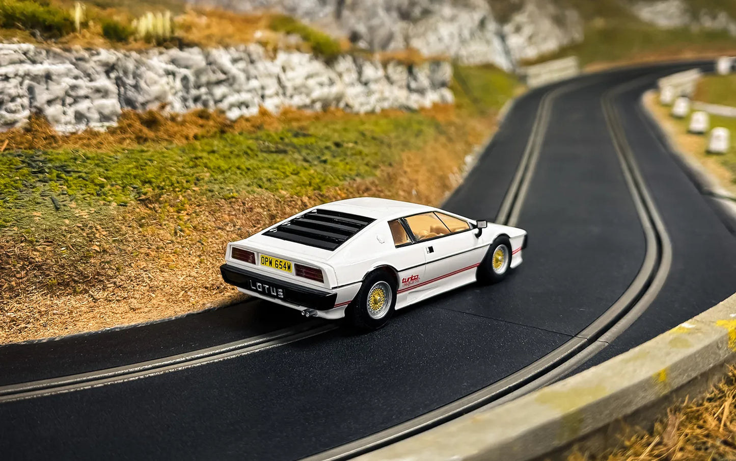 Scalextric C4631 Lotus Esprit Turbo White - James Bond 'For Your Eyes Only'