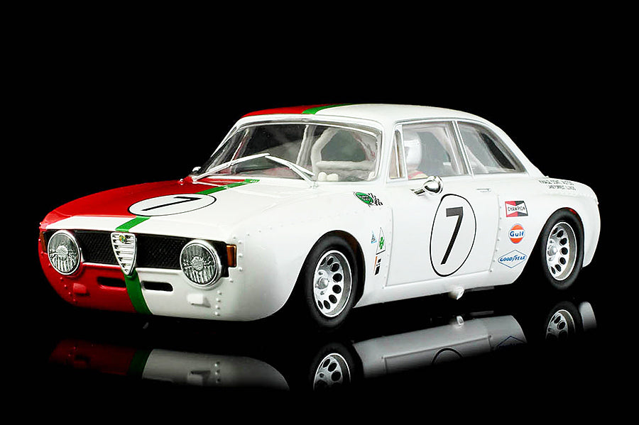 RevoSlot Alfa Romeo GTA No.7 Green Valley